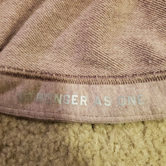 LULULEMON X BARRY'S STRONGER AS ONE CROP H… - Picture 14 of 14